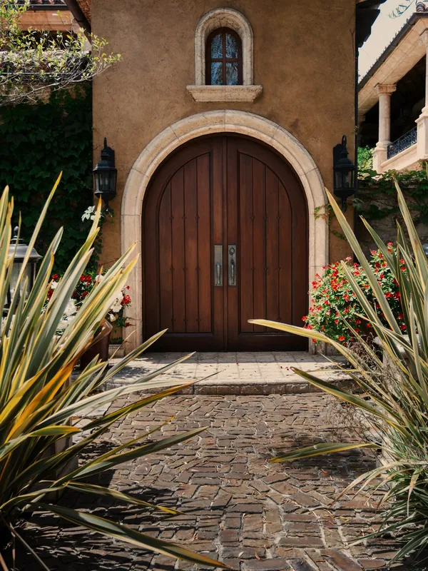 Style reference photo: Double front doors